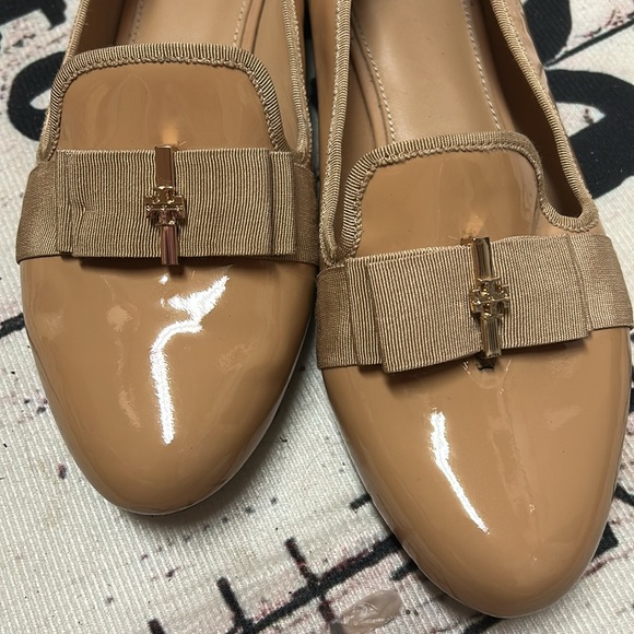 Tory Burch Nude Patent Leather Trudy Bow Gold Reva Smoking Flats 9 M Loafers - Picture 9 of 9